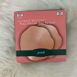 NWT • Silicone Gel Petals in Nude Seamless Nipple Coverage (L)